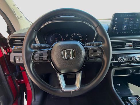 Certified 2024 Honda Pilot Touring image 10