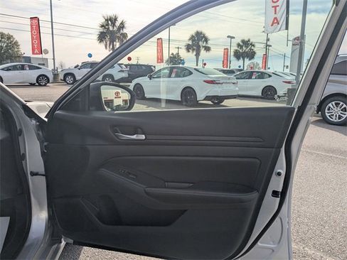 Used 2024 Nissan Altima 2.5 SV image 31