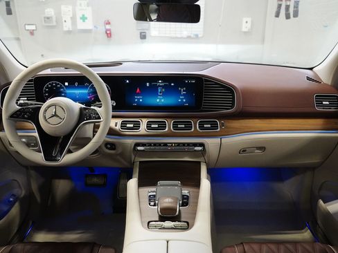 New 2026 Mercedes-Benz Maybach GLS 600 4MATIC image 18