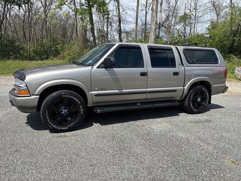 Used 2003 Chevrolet S10 Pickup LS AWD/4WD image 3