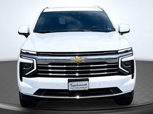 Used 2025 Chevrolet Suburban LT AWD/4WD image 2