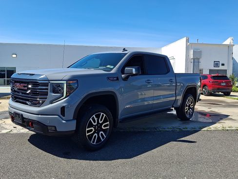 Used 2024 GMC Sierra 1500 AT4 w/ Technology Package AWD/4WD image 3
