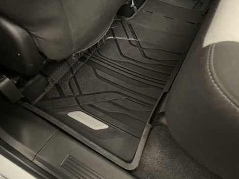 Used 2019 Chevrolet Equinox LT w/ Driver Convenience Package image 28