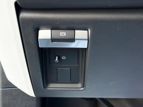 New 2026 Land Rover Defender 110 X-Dynamic SE AWD/4WD image 34