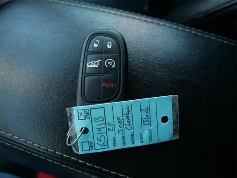 Used 2020 Jeep Cherokee Limited image 28