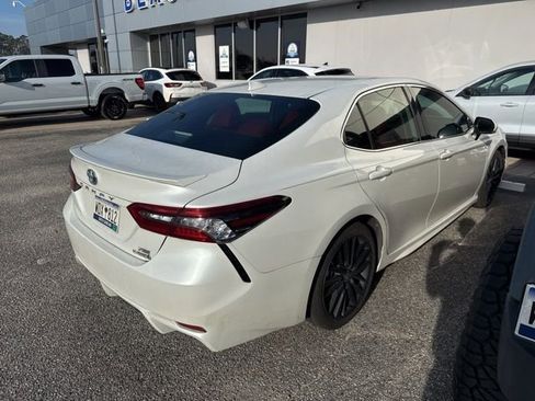 Used 2021 Toyota Camry XSE image 3
