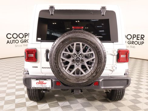 Used 2025 Jeep Wrangler Unlimited Sahara AWD/4WD image 22