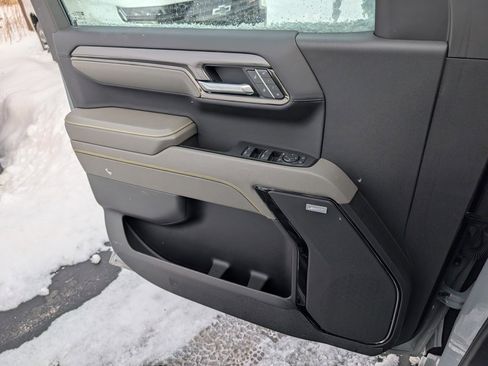 Certified 2025 Chevrolet Silverado 1500 ZR2 image 12