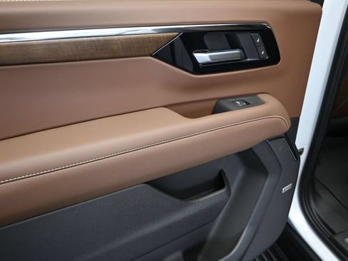 New 2026 Chevrolet Suburban High Country AWD/4WD image 15