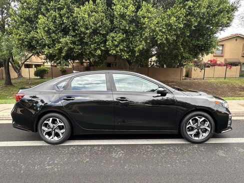 Used 2020 Kia Forte LXS image 9