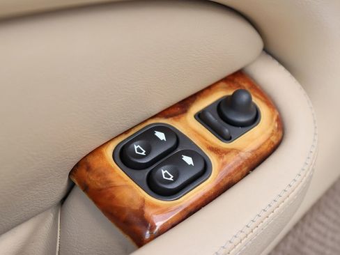 Used 2002 Jaguar XK8 Convertible image 36