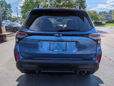 Used 2025 Subaru Forester Limited AWD/4WD image 9