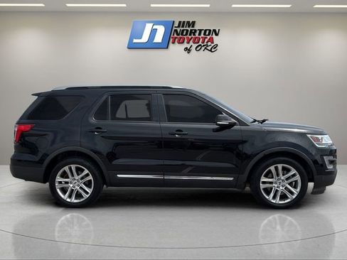 Used 2017 Ford Explorer XLT w/ Equipment Group 202A FWD image 4