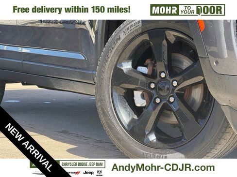 Used 2024 Jeep Grand Cherokee Limited w/ Luxury Tech Group II image 10