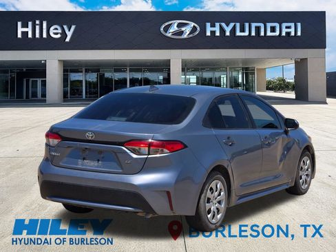 Used 2021 Toyota Corolla LE FWD image 4