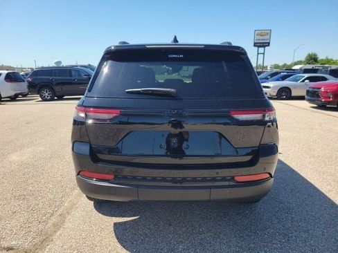 New 2025 Jeep Grand Cherokee Laredo image 23