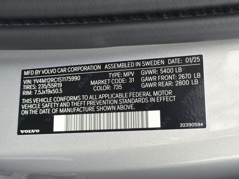 Certified 2025 Volvo XC60 B5 Plus w/ Climate Package image 37