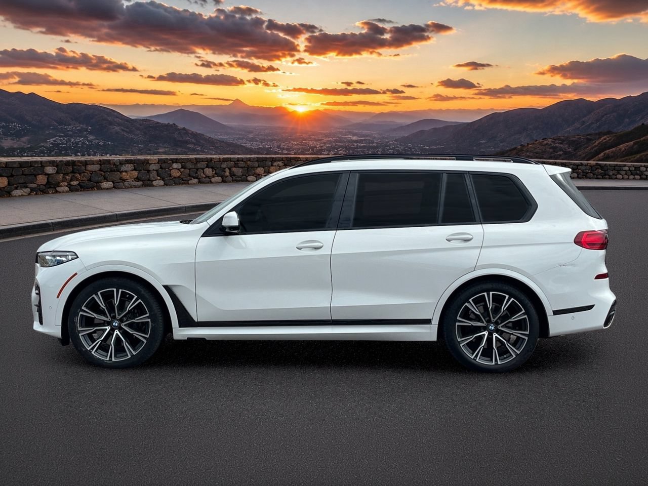 Used 2021 BMW X7 M50i w/ Dynamic Handling Package AWD/4WD image 3