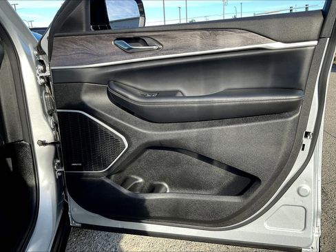 Used 2024 Jeep Grand Cherokee Limited 4xe image 24