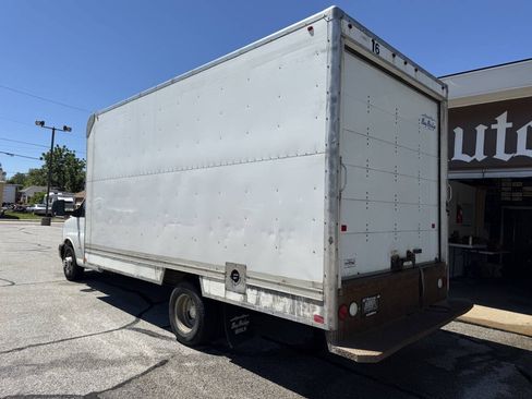 Used 2019 Chevrolet Express 3500 Extended w/ Driver Convenience Package RWD image 7