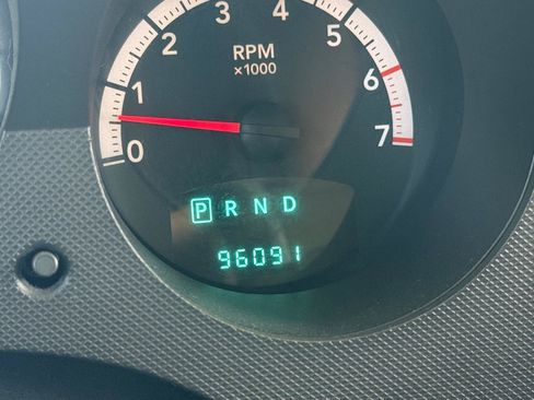 Used 2011 Dodge Nitro SE RWD image 16