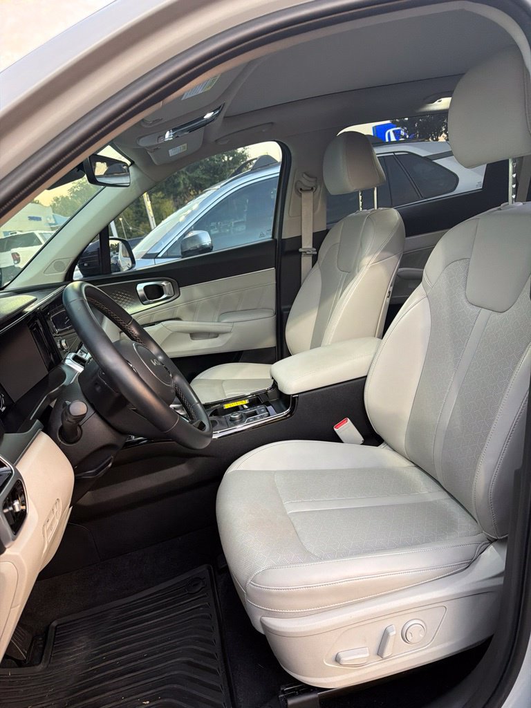 Used 2023 Kia Sorento SX AWD/4WD image 14