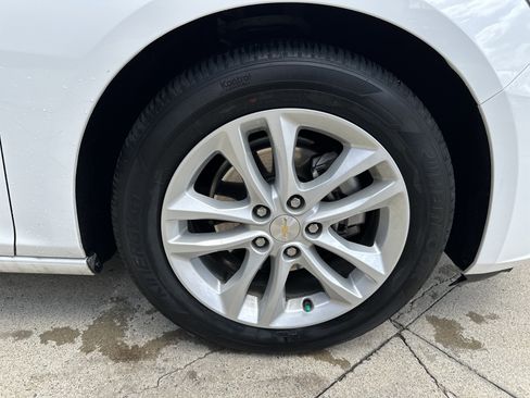 Used 2017 Chevrolet Malibu LT FWD image 33