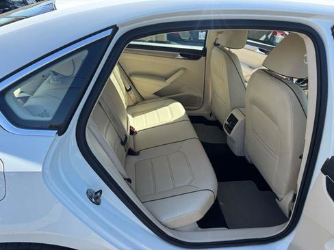 Used 2017 Volkswagen Passat 1.8T SE image 11