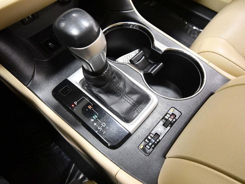 Used 2015 Toyota Highlander Limited AWD/4WD image 27