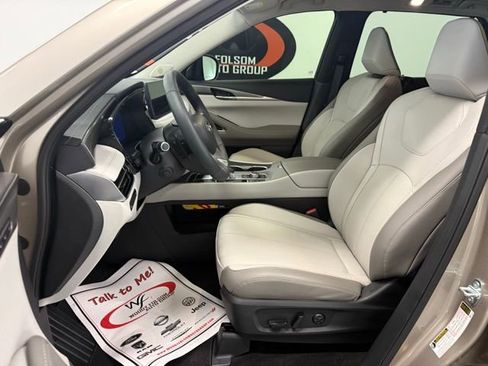 Used 2026 INFINITI QX60 Luxe w/ Family Package image 12