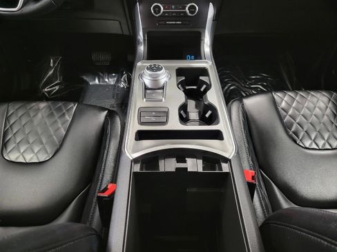 Used 2024 Ford Edge Titanium image 17