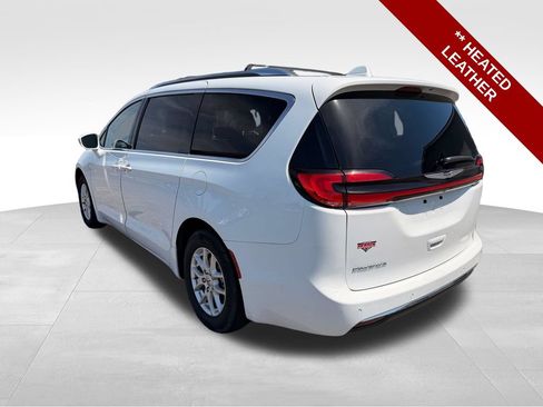 Used 2021 Chrysler Pacifica Touring-L FWD image 3