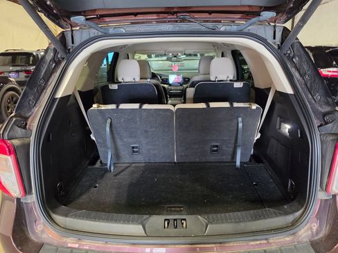 Used 2020 Ford Explorer XLT w/ Comfort Package AWD/4WD image 8