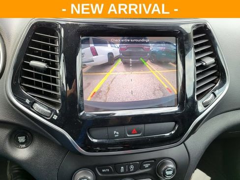 Used 2019 Jeep Cherokee Limited AWD/4WD image 10