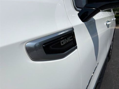 Used 2023 GMC Yukon Denali AWD/4WD image 13