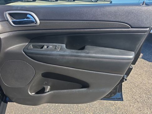 Used 2018 Jeep Grand Cherokee Laredo image 20