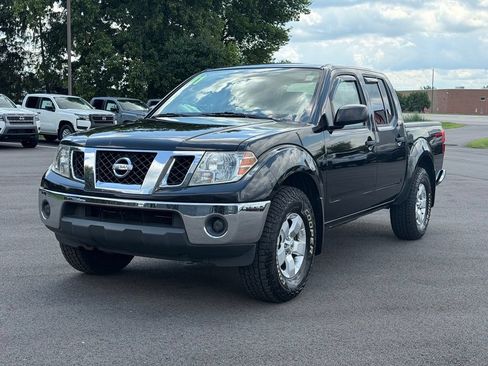 Used 2011 Nissan Frontier SV AWD/4WD image 2