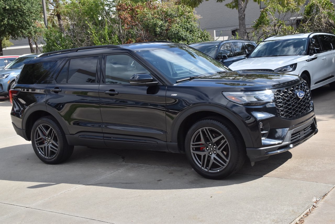 Used 2025 Ford Explorer ST-Line w/ ST-Line Street Pack AWD/4WD image 5