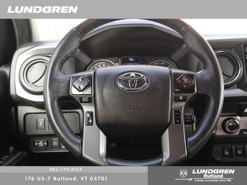 Used 2021 Toyota Tacoma TRD Off-Road image 5