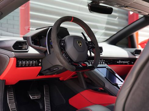 Used 2020 Lamborghini Huracan EVO RWD image 14