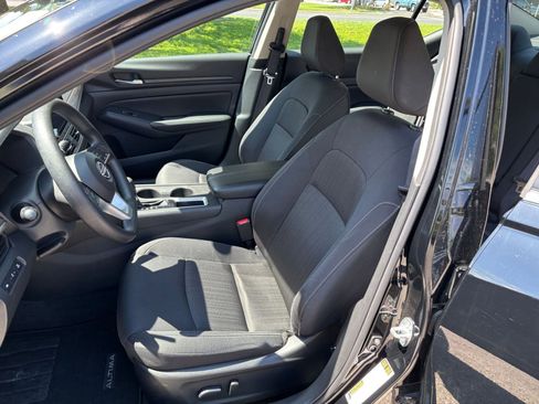 Used 2025 Nissan Altima 2.5 SV FWD image 31