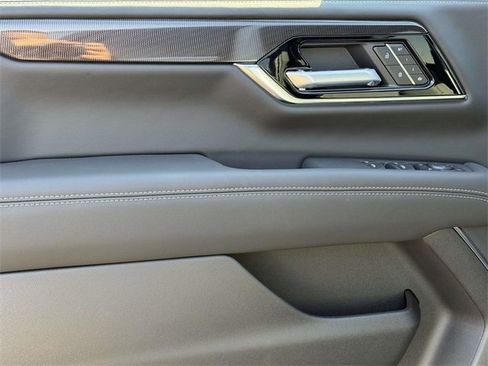New 2026 GMC Yukon Elevation image 6