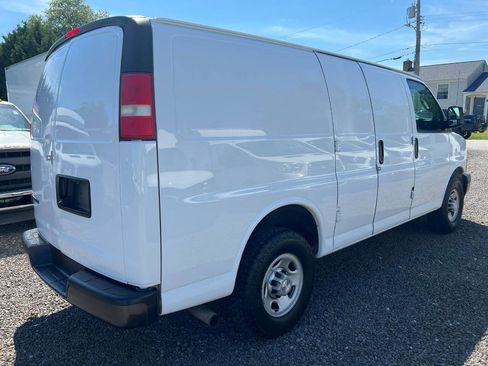 Used 2018 Chevrolet Express 3500 3500 3dr Cargo Van w/ Driver Convenience Package image 4