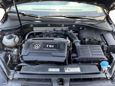 Used 2017 Volkswagen GTI SE FWD image 27
