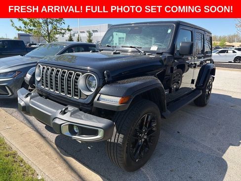 Used 2025 Jeep Wrangler Unlimited Sahara AWD/4WD image 1