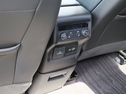 Certified 2022 GMC Acadia Denali w/ Denali Ultimate Package FWD image 24