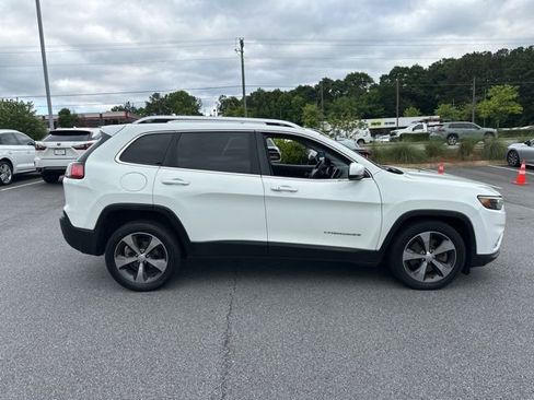 Used 2019 Jeep Cherokee Limited FWD image 2