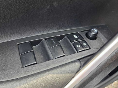 Used 2026 Toyota Corolla Cross L FWD image 30
