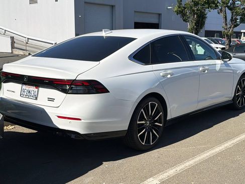 Certified 2023 Honda Accord Touring image 5