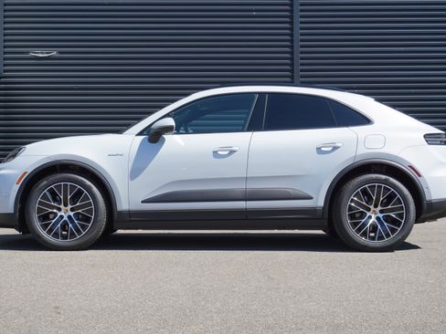 New 2026 Porsche Macan 4 Electric AWD/4WD image 2